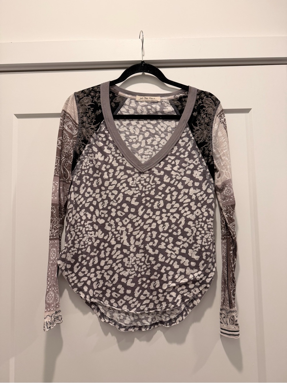 We The Free Gray Mixed Print V-Neck Raglan Long Sleeve Top